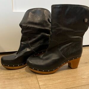 UGG | Lynnea 1958 women’s fold over black booties - clog style sole